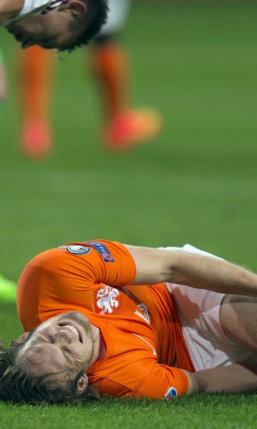 Daley Blind suffers knee injury playing for the Netherlands against Latvia